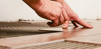瓷磚粘接劑主要用于室內各類瓷磚的墻面和地面鋪貼。